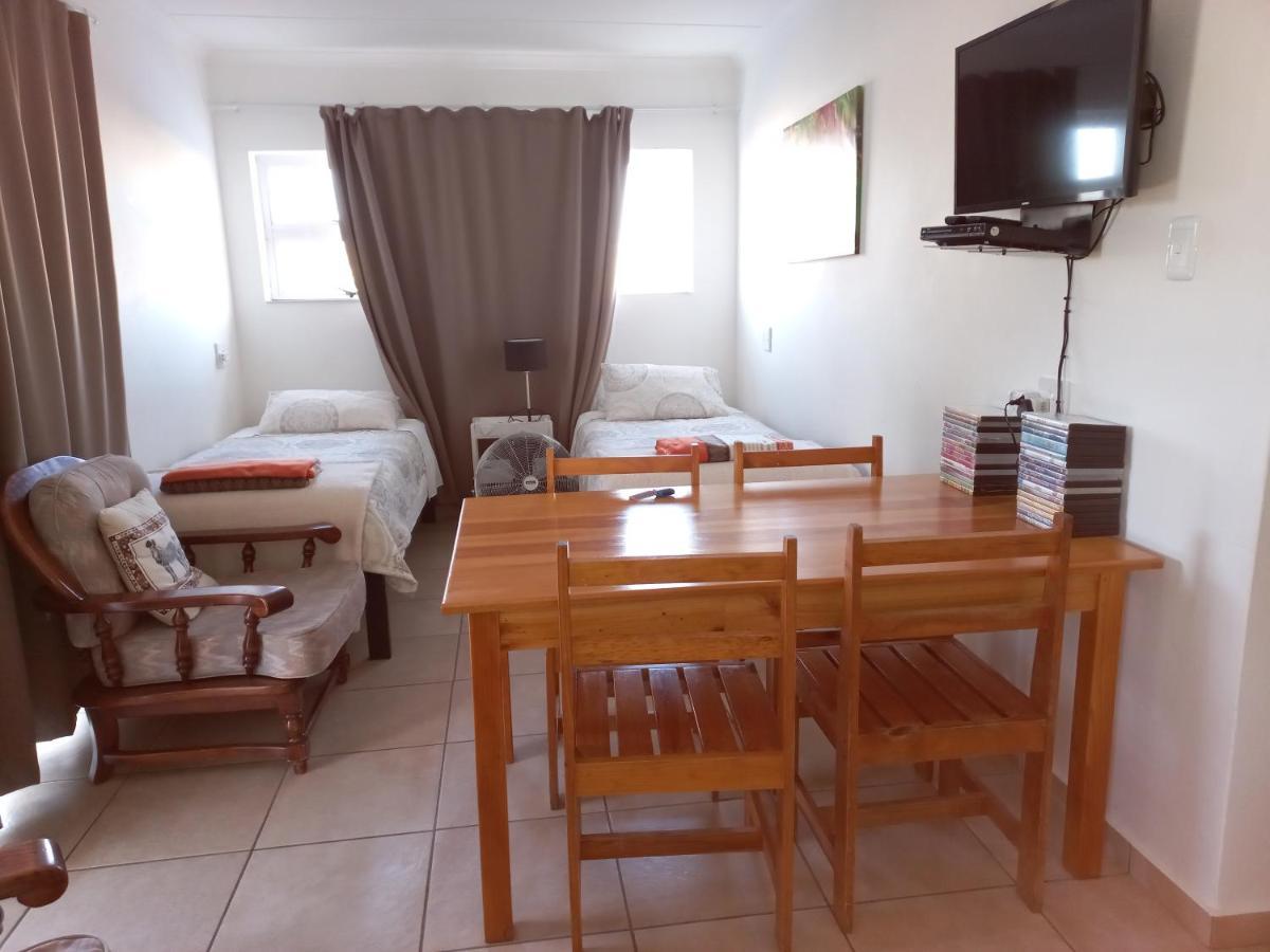 Come Home In Oudtshoorn Self-Catering Units Экстерьер фото